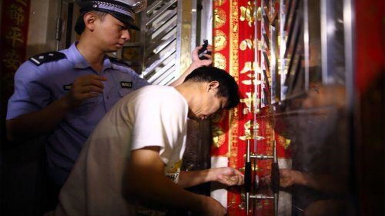 泰州请开锁师傅开了锁后，师傅为什么一般都不进门，就算主人请也不进去？